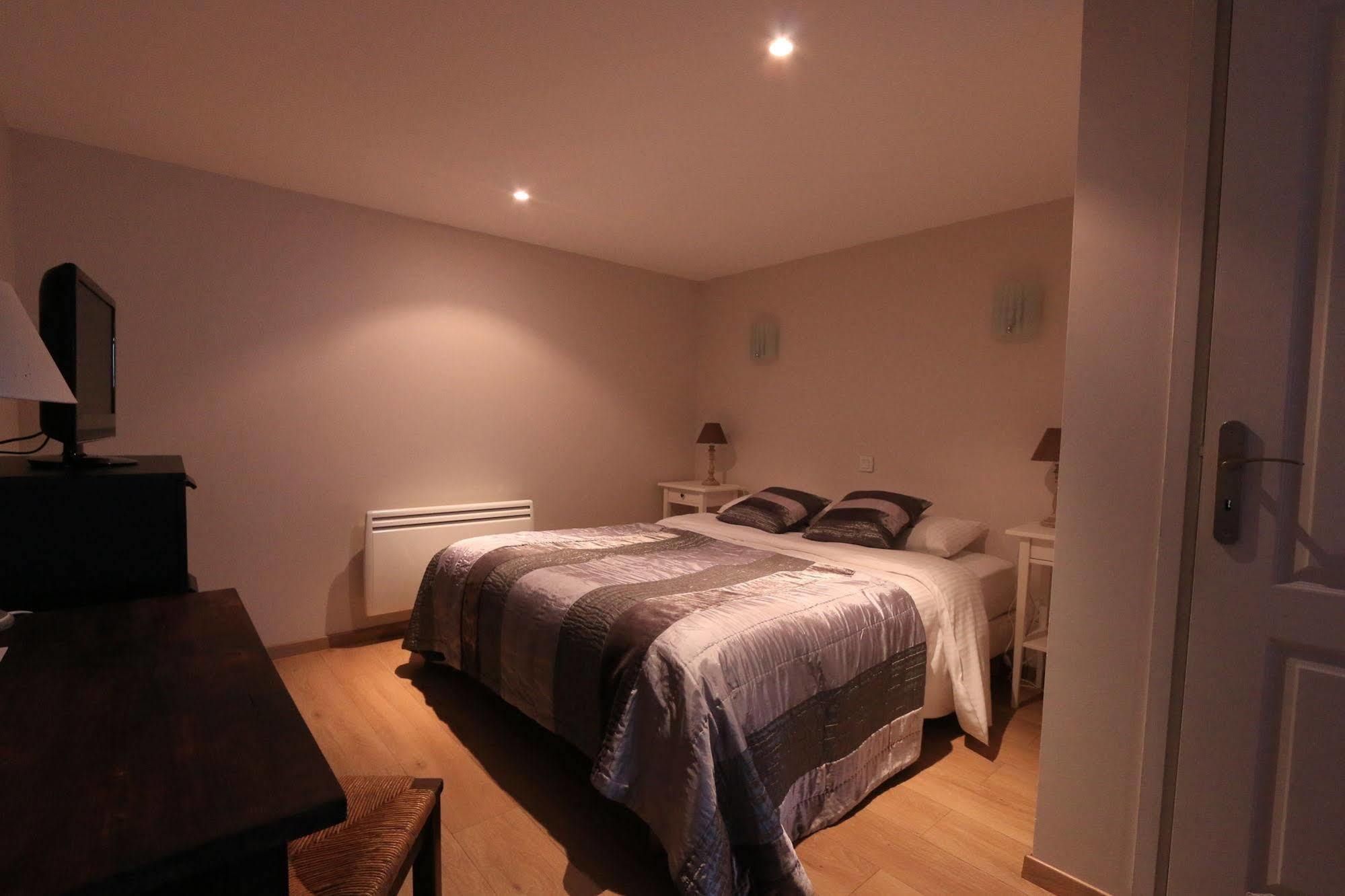 Logis Hotel Le Petit Casset La Boisse ภายนอก รูปภาพ