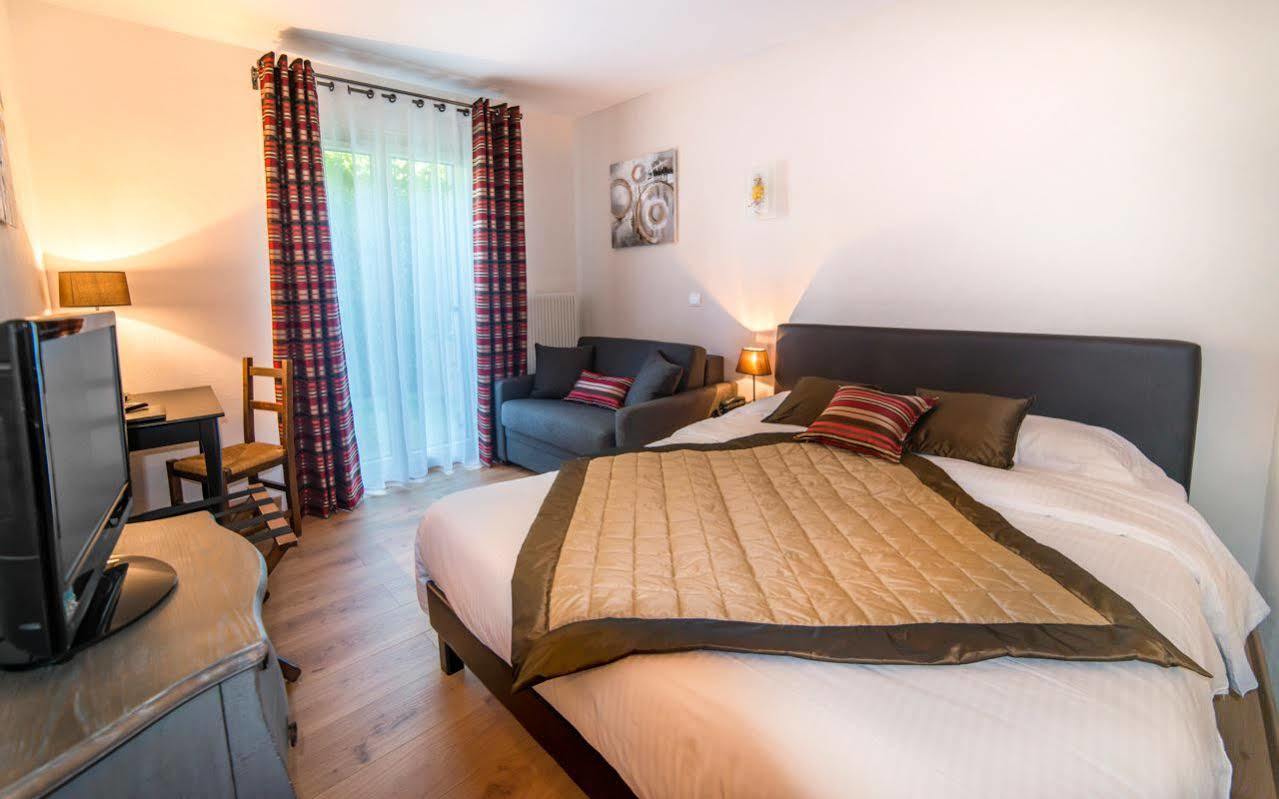 Logis Hotel Le Petit Casset La Boisse ภายนอก รูปภาพ